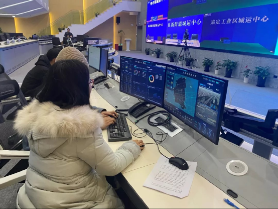 这雪，够劲！咱人的拼搏，更够劲